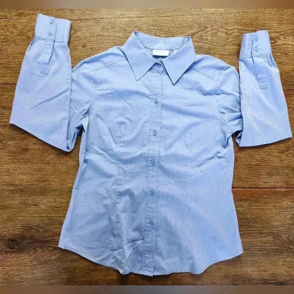 New York & Company Collegiate Blue Long Sleeve Button Up Blouse Size Medium